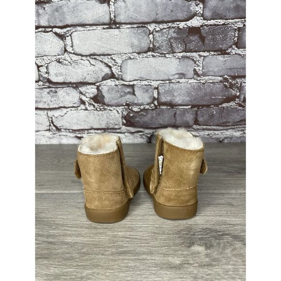 UGG Keelan Tan Brown Suede Sheepskin Lined Boots Toddlers Kids Size 1M US/16EU - Picture 3 of 16